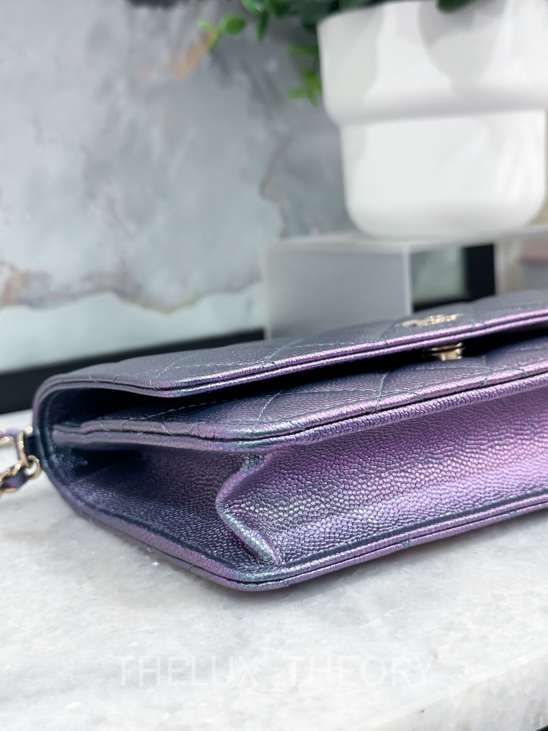 22P IRIDESCENT PURPLE WALLET ON CHAIN CAVIAR LIGHT GOLD HARDWARE