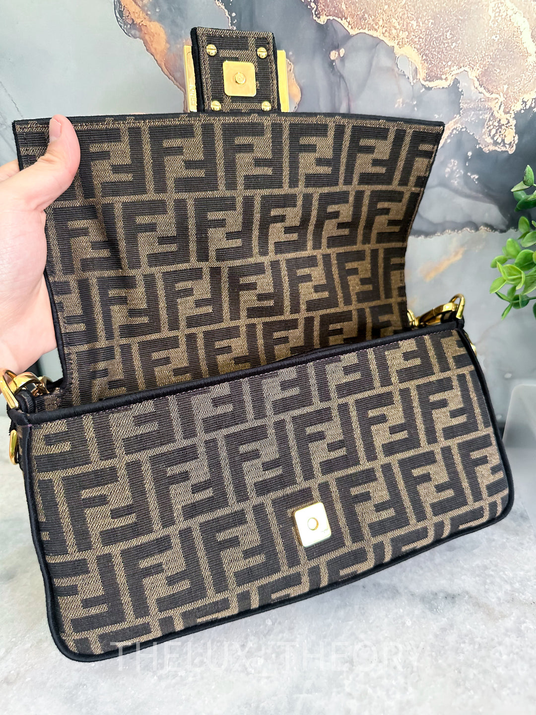 FENDI FF MEDIUM BAGUETTE